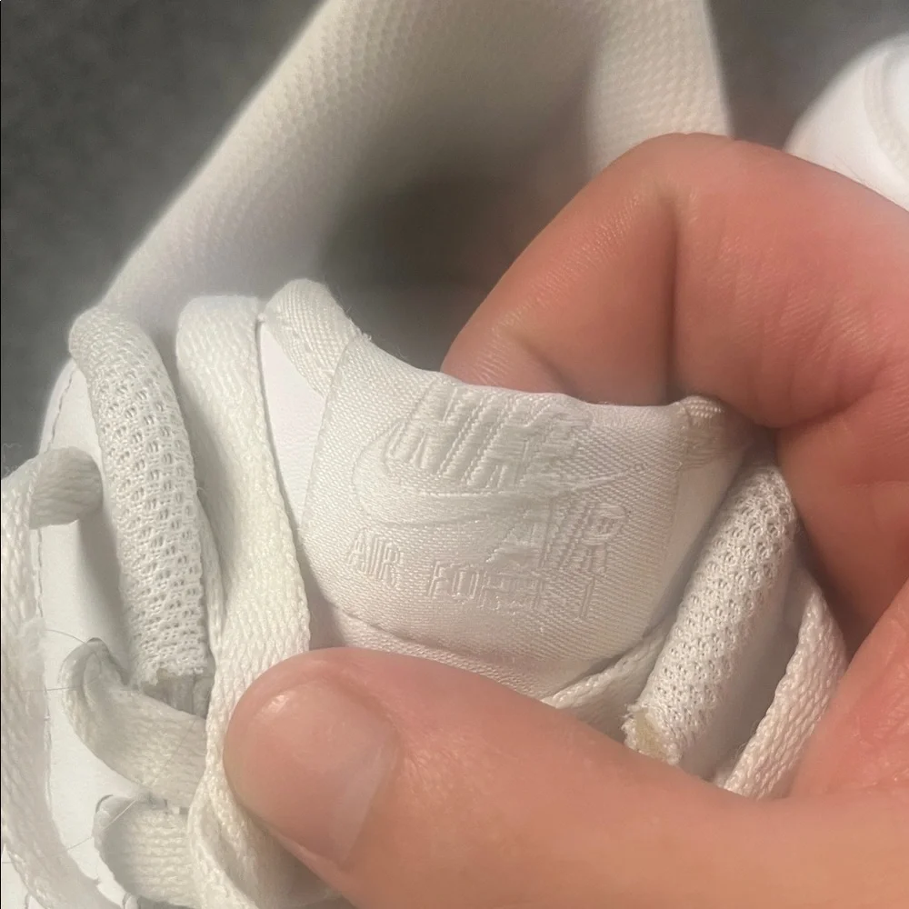 Nike Men's White Athletic Shoes - Picture 5 of 8